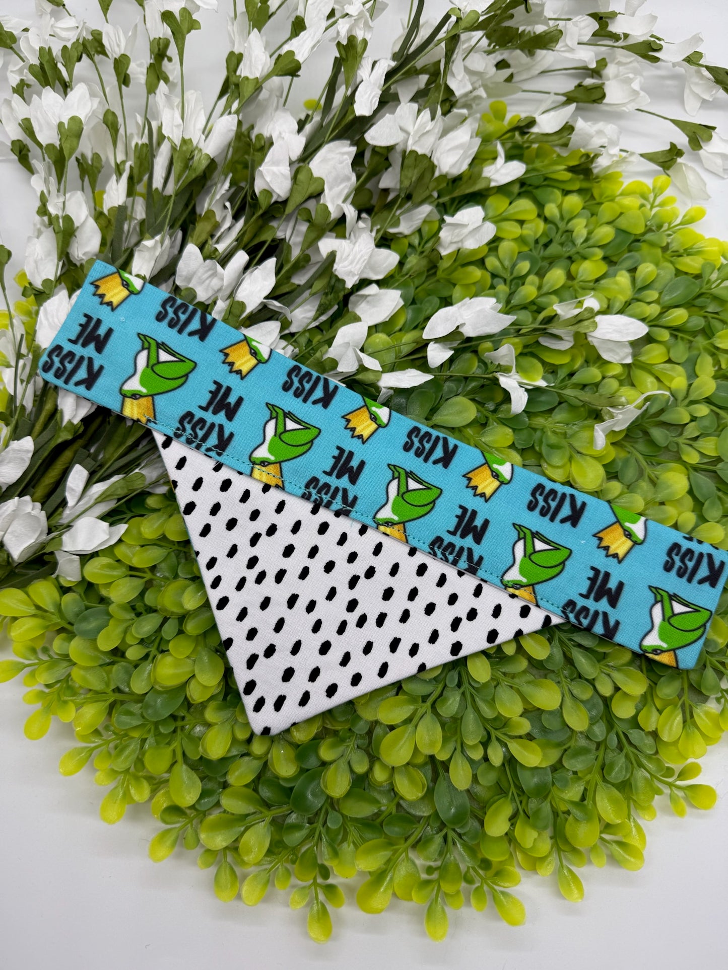 Kiss Me Slide-on Bandana